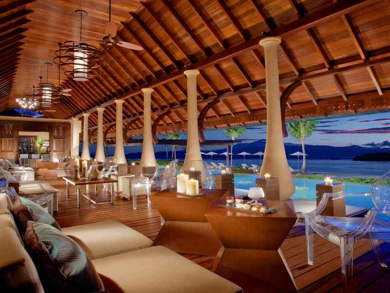 Pub and lounge at Gaya Island Resort